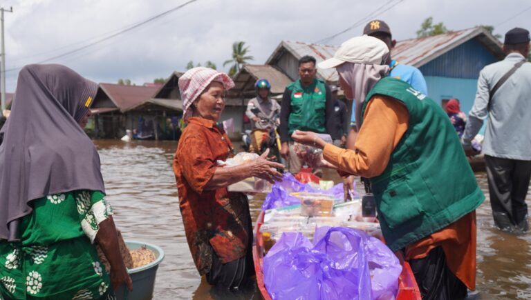 SPIN Salurkan Bantuan Banjir ke Kecamatan Kurau, Tanah Laut